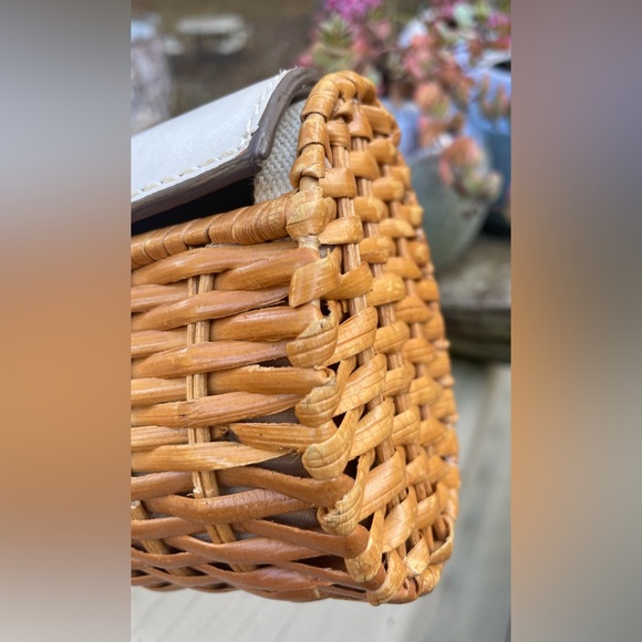 Michael Kors clutch. Woven. With twist lock. - Picture 4 of 17